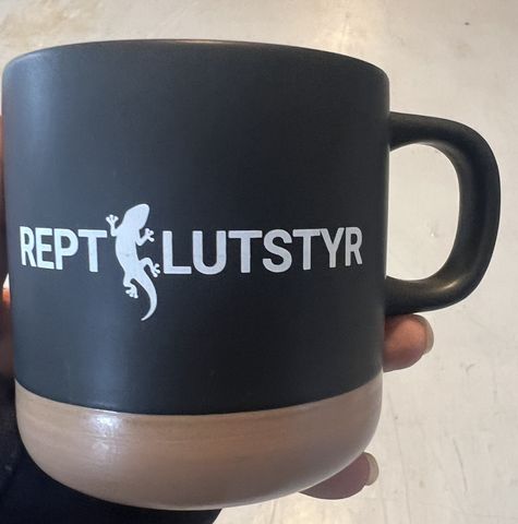 Hovedbilde Svart Reptilutstyr kopp