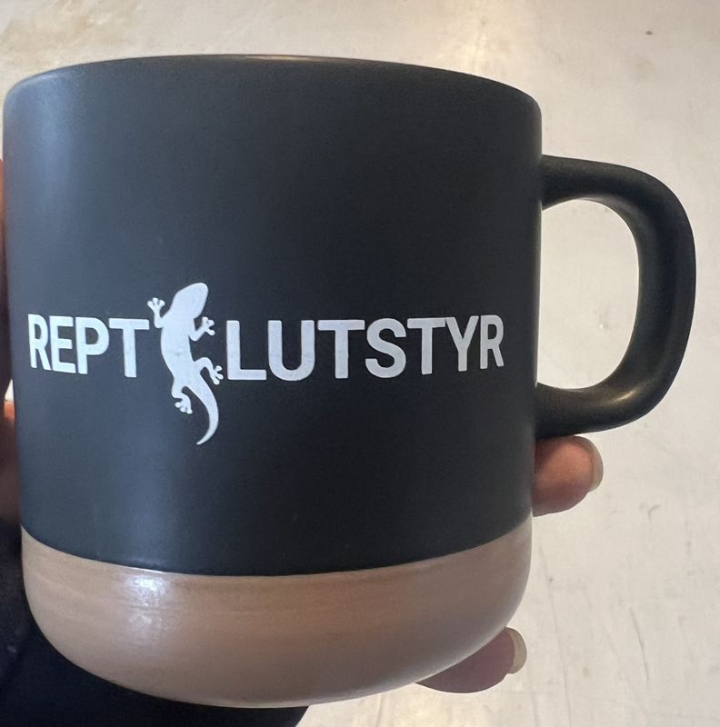 Svart Reptilutstyr kopp